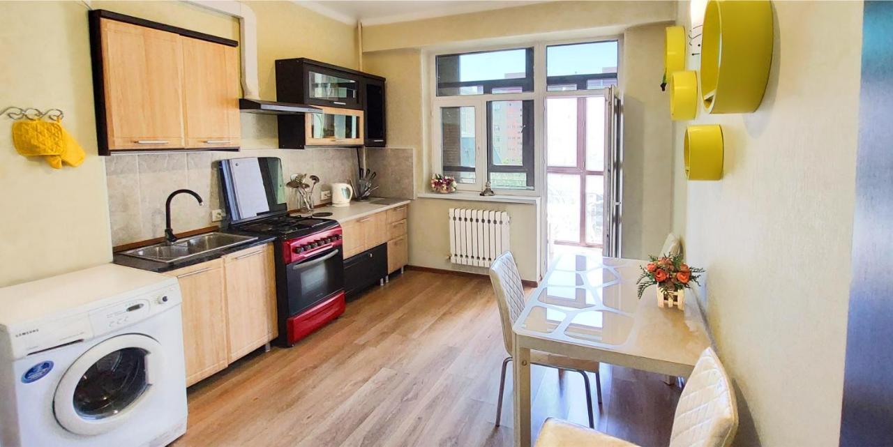 Apartment With Panoramic View In The Center ビシュケク エクステリア 写真